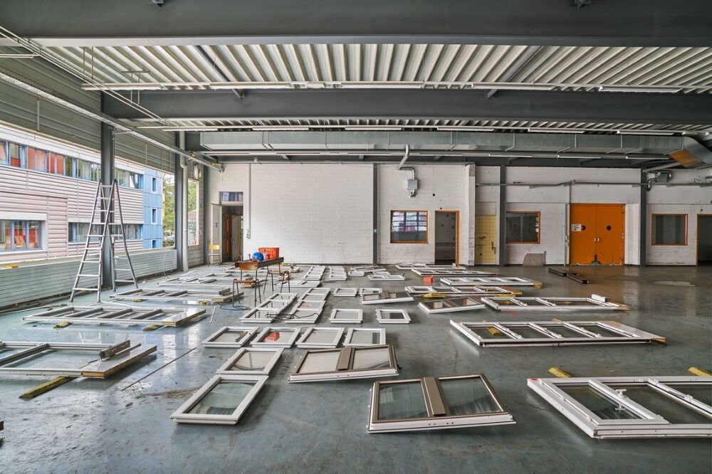 Beispiel für Re-Use in Winterthur: Beim Projekt K118 wurde ein dreigeschossiger Aufbau auf eine bestehende Lagerhalle gesetzt. Stahlträger, Aluminiumfenster und weitere Bauteile wurden aus Abbruchobjekten bezogen und wiederverwendet. Die grauen Treibhausgasemissionen in der Erstellung wurden gegenüber einem vergleichbaren konventionellen Neubau um 60% reduziert. Die Re-Use-Studie zeigt, dass solch hohe Einsparungen eines ambitionierten Pilotprojekts bei einer breiten Anwendung von Re-Use nicht erzielt werden können, schon allein deswegen nicht, weil zu wenig wiederverwertbare Bauteile zur Verfügung stehen.